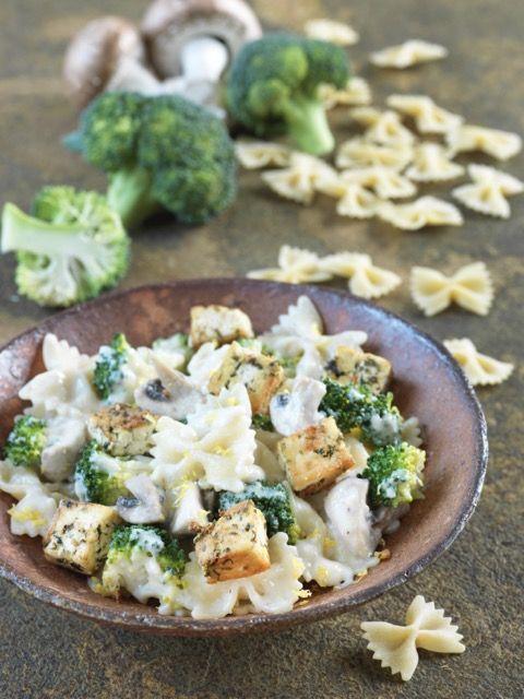 Papillon aux brocolis, champignon et tofu mariné