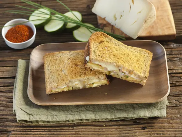 Croque-monsieur au confit de courgette et à l'Ossau-Iraty